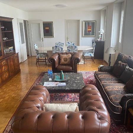 Genève, plein centre,belle vue Lac, splendide et grand appartement Esterno foto